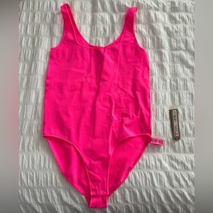 skims scoop neck essential bodysuit